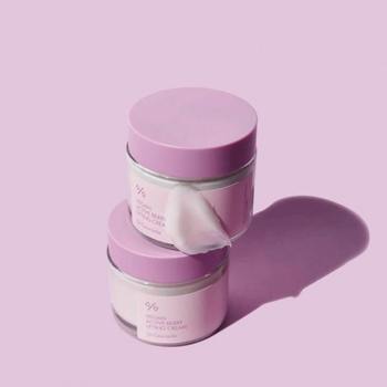 Веганский лифтинг-крем с ресвератролом и экстрактом клюквы Dr.Ceuracle Vegan Active Berry Lifting Cream 75мл
